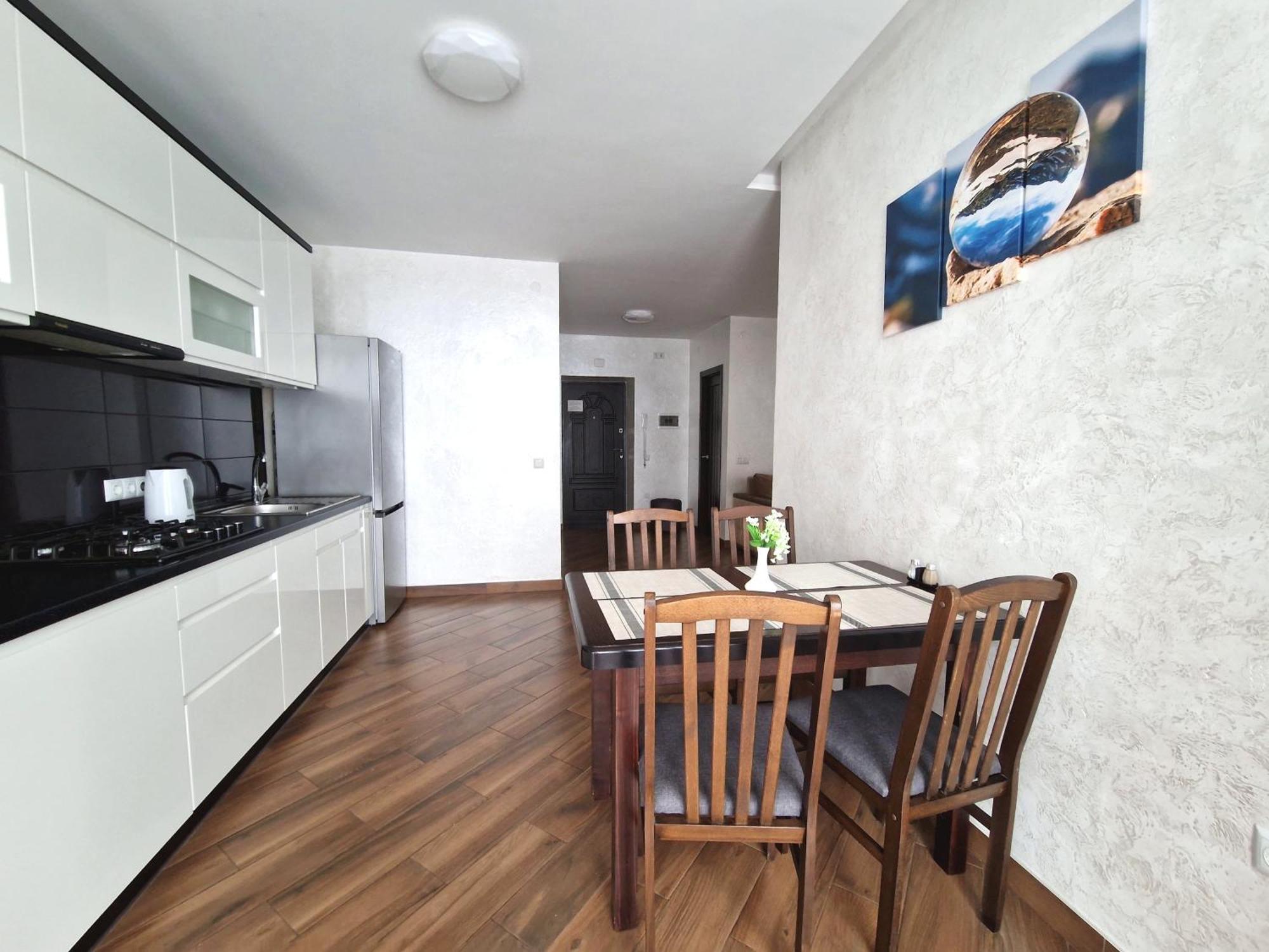 Luxury Apartment *